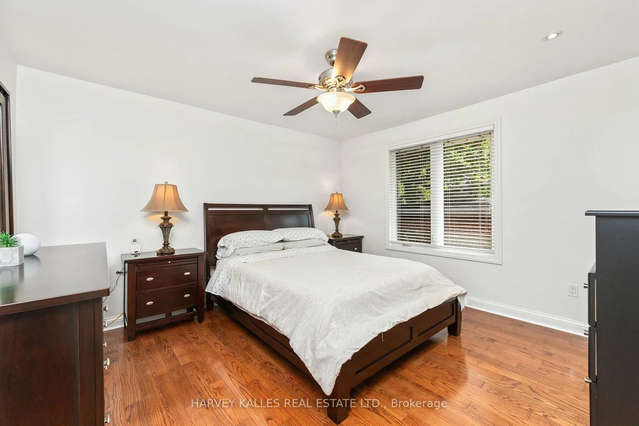 32, Acton, Bathurst Manor, Toronto