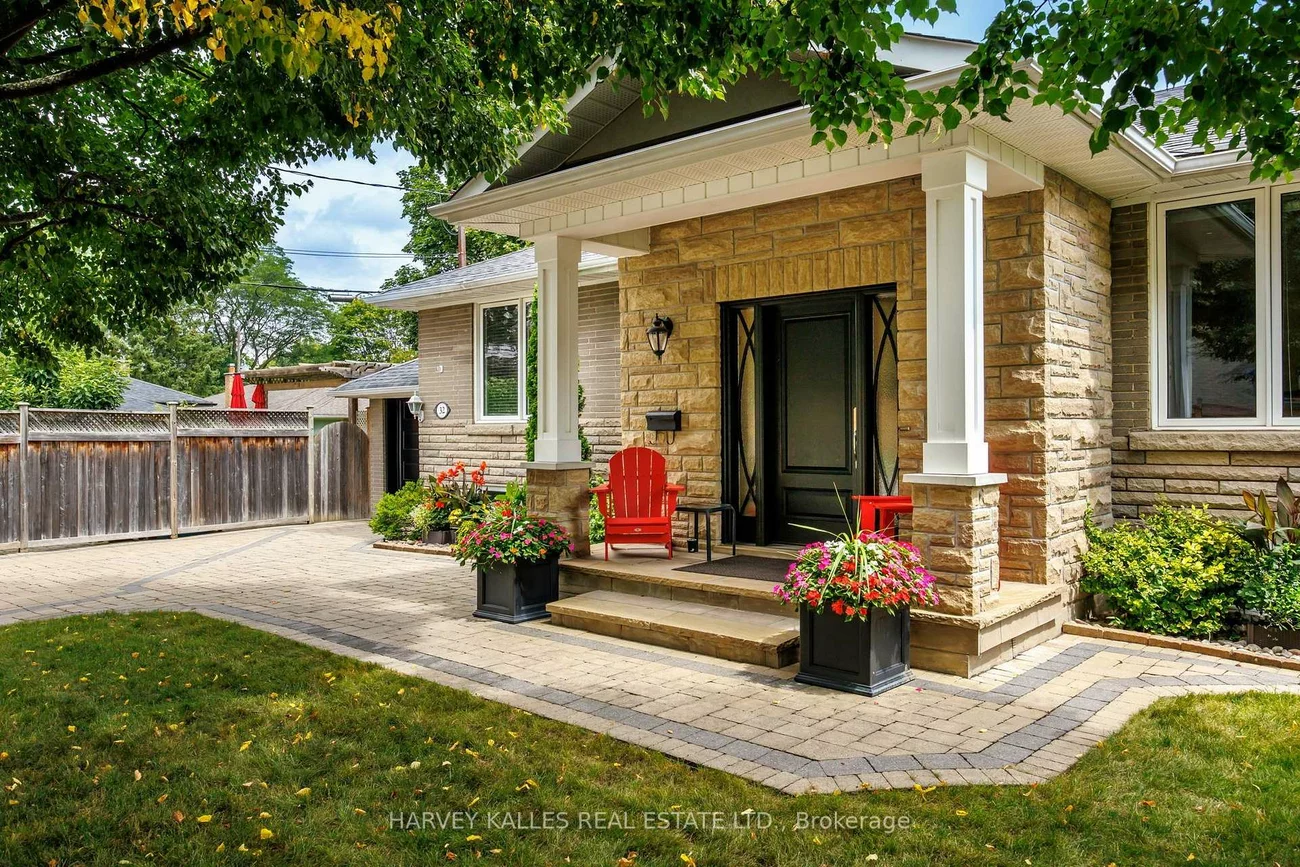 32, Acton, Bathurst Manor, Toronto