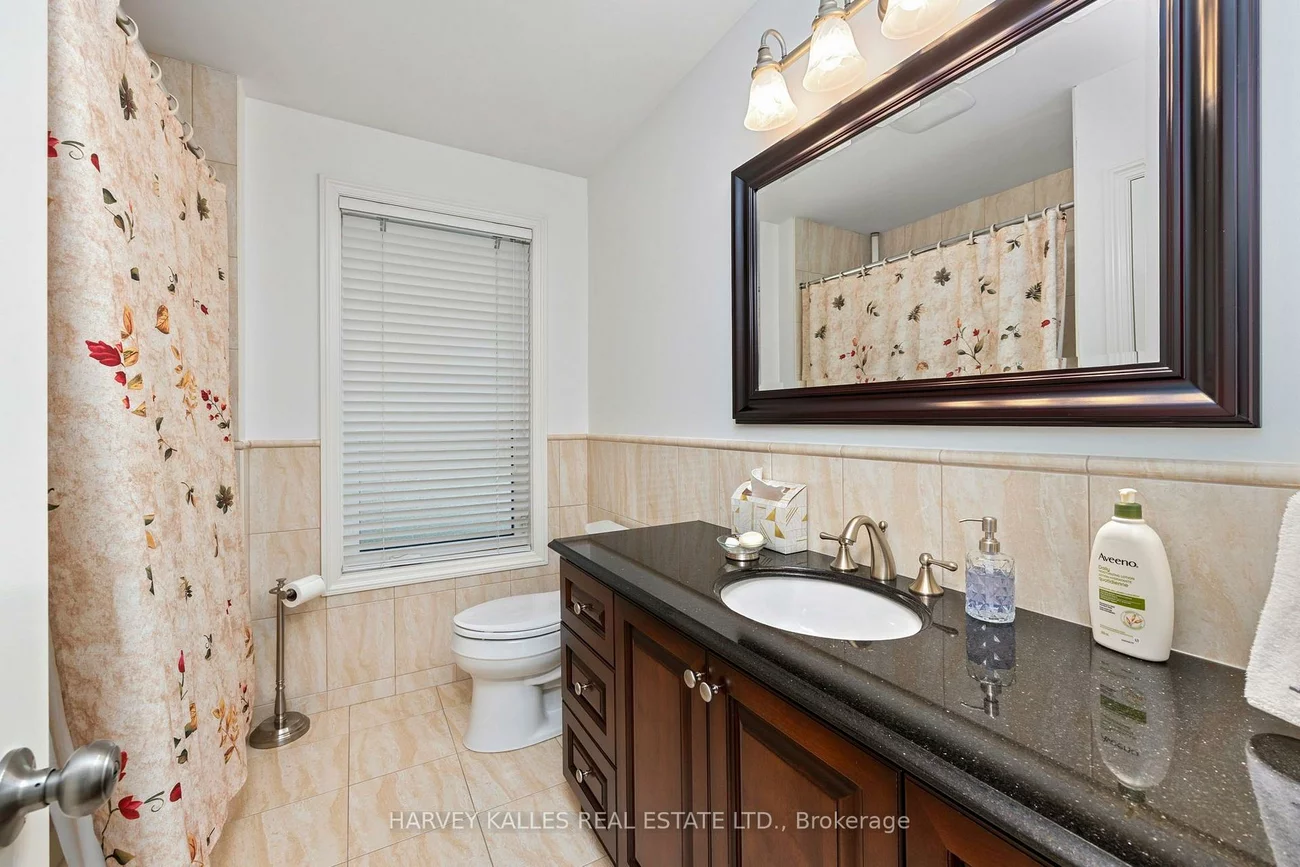 32, Acton, Bathurst Manor, Toronto