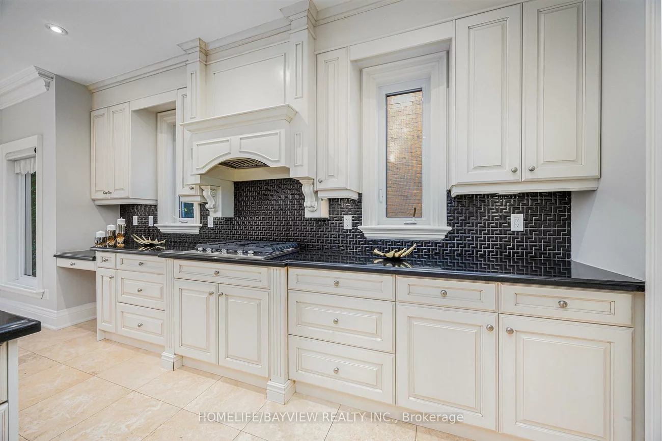 208, Holmes, Willowdale East, Toronto