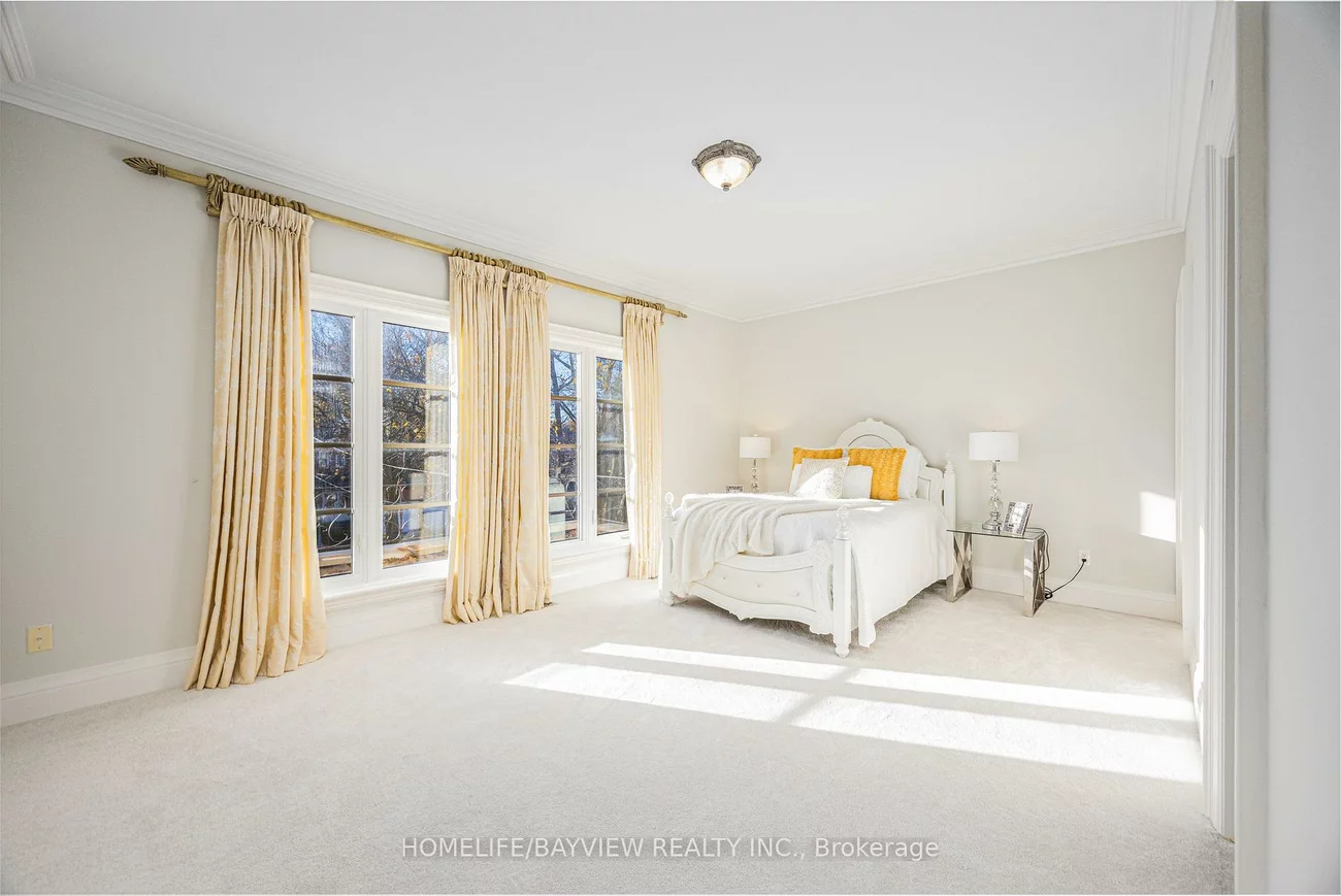 208, Holmes, Willowdale East, Toronto