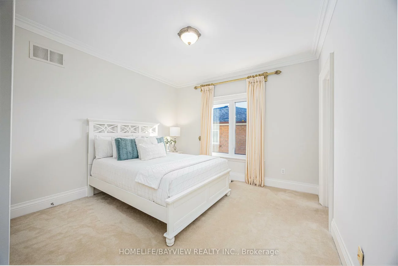 208, Holmes, Willowdale East, Toronto