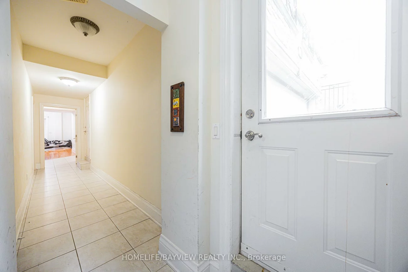 208, Holmes, Willowdale East, Toronto