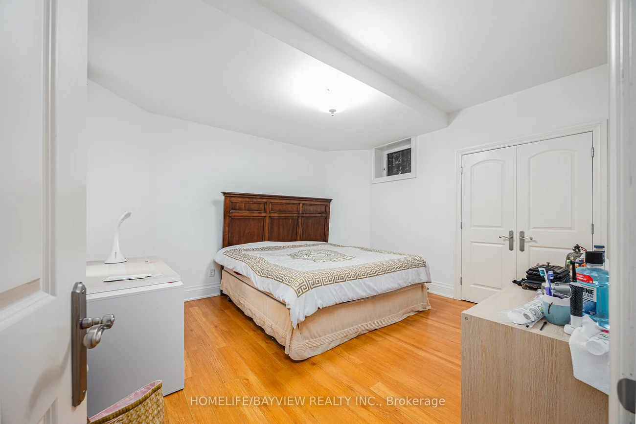 208, Holmes, Willowdale East, Toronto