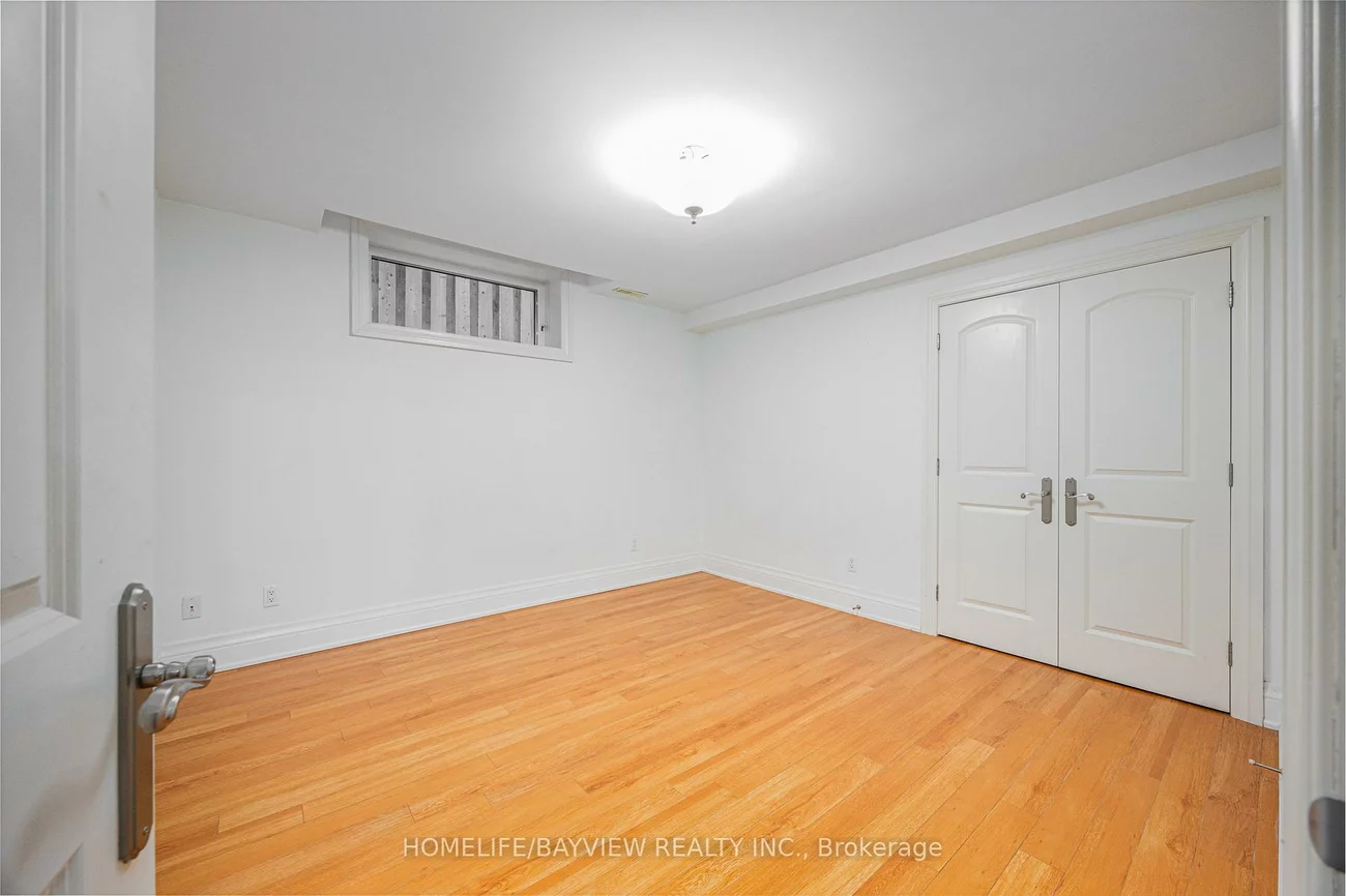 208, Holmes, Willowdale East, Toronto