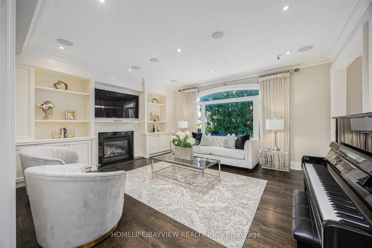 208, Holmes, Willowdale East, Toronto