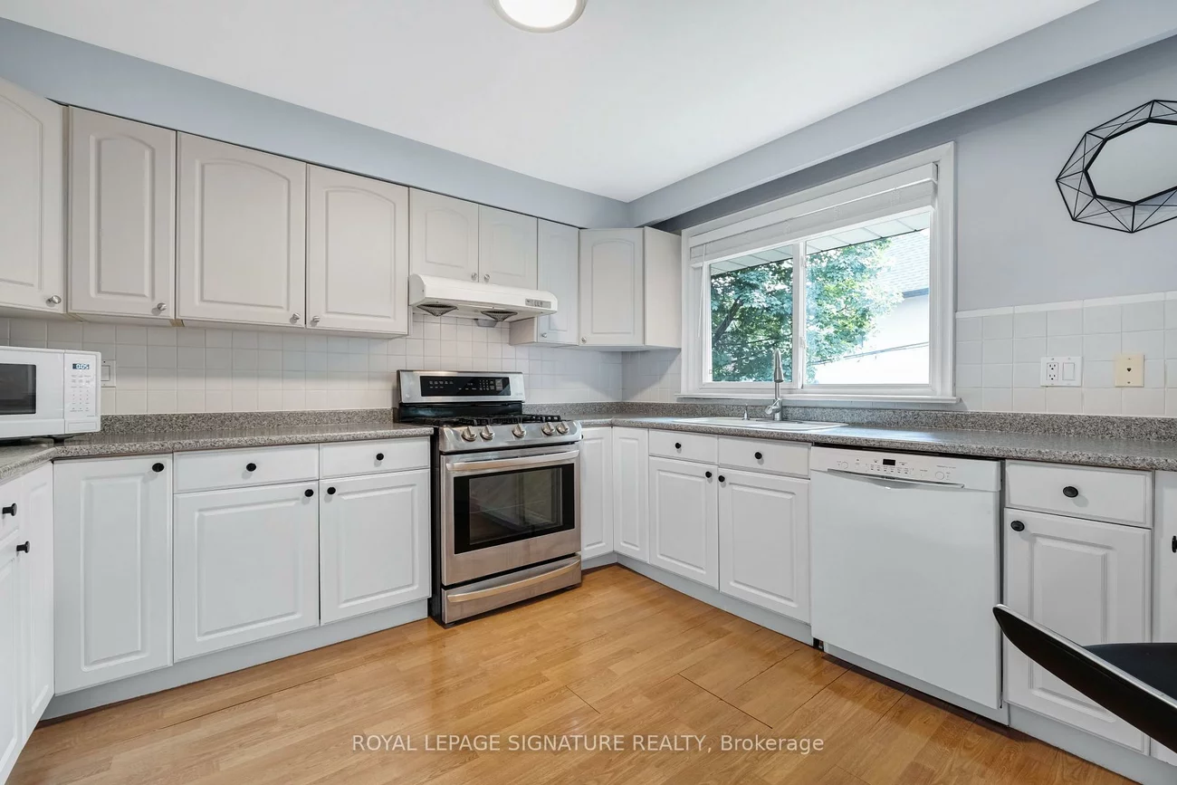 9, Bunty, Bayview Village, Toronto