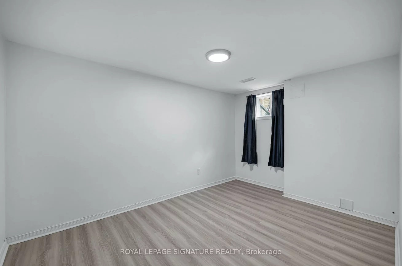 9, Bunty, Bayview Village, Toronto