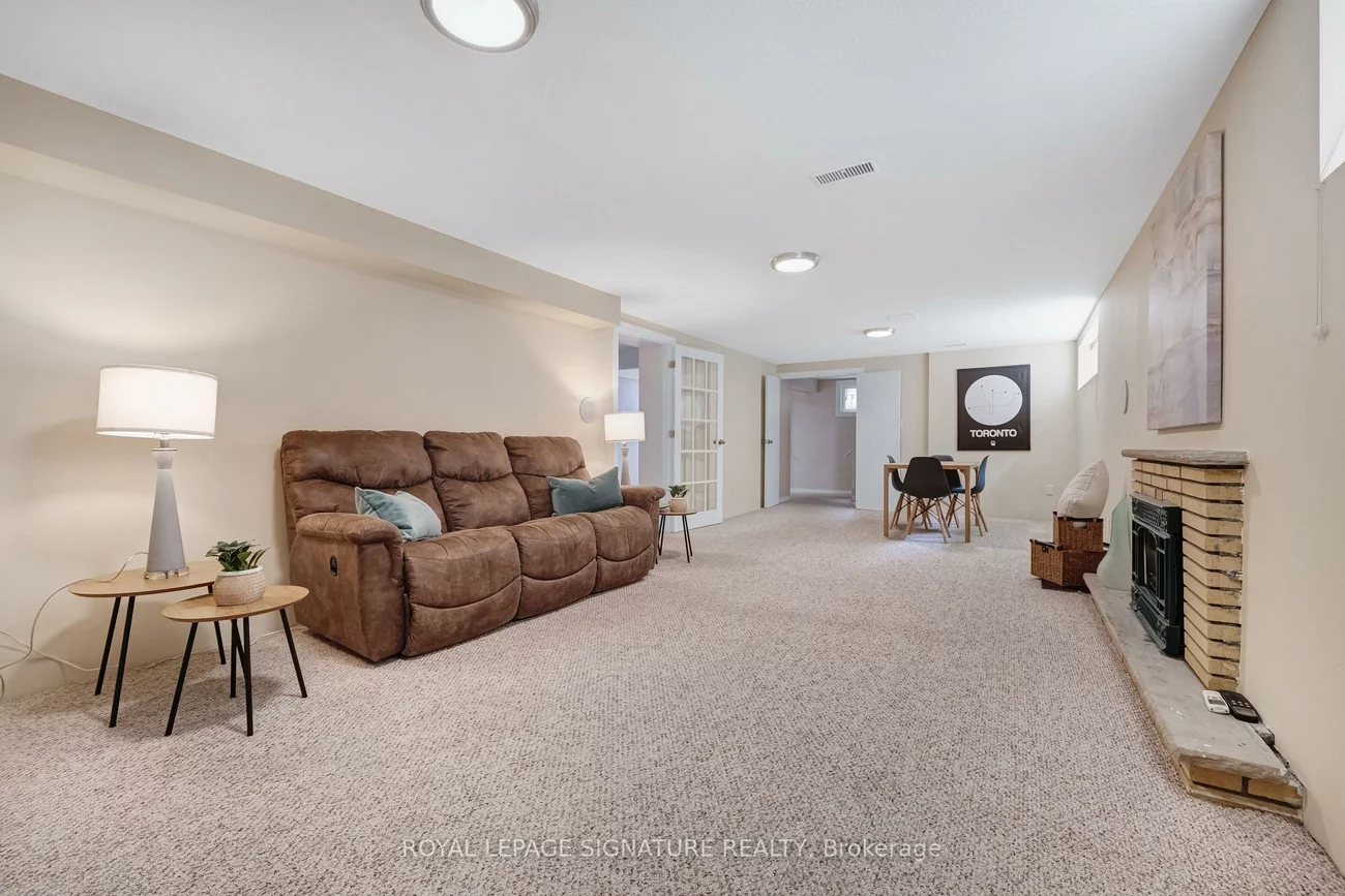 9, Bunty, Bayview Village, Toronto