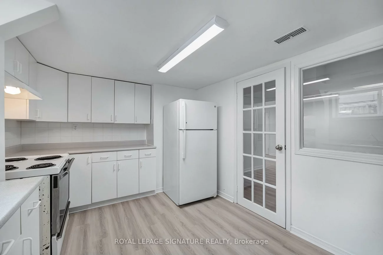 9, Bunty, Bayview Village, Toronto