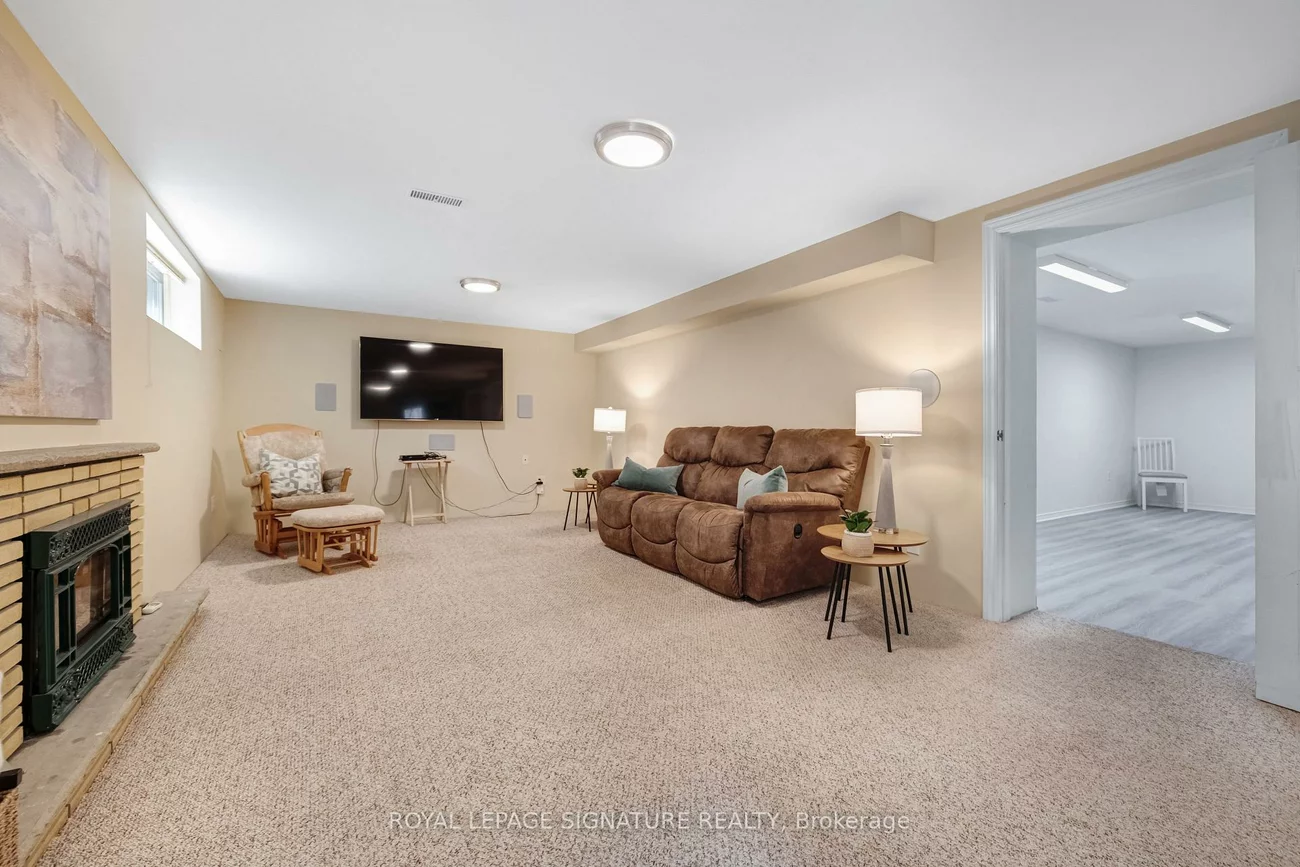 9, Bunty, Bayview Village, Toronto