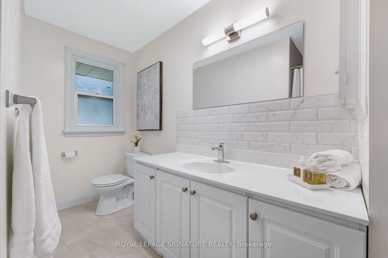 9, Bunty, Bayview Village, Toronto