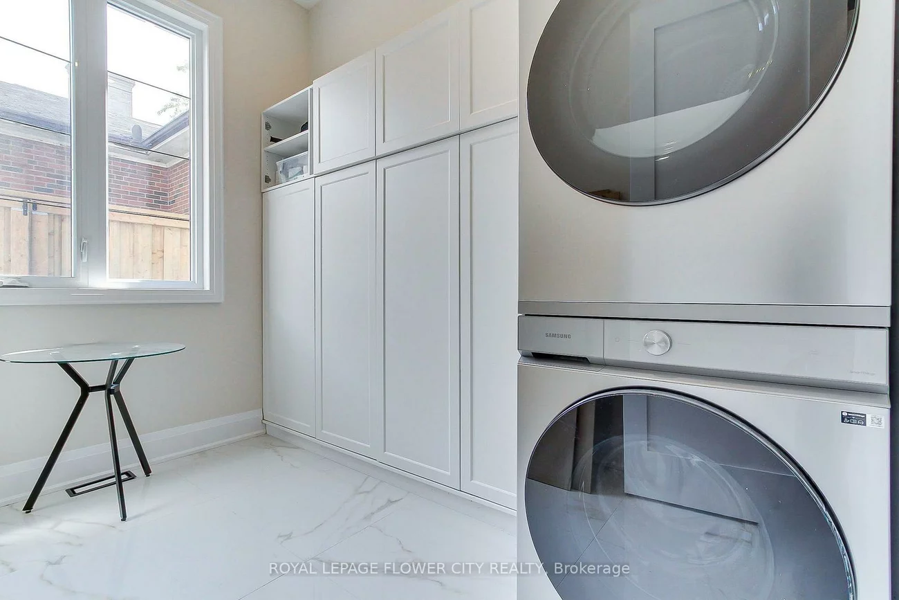 140, Hillmount, Englemount-Lawrence, Toronto