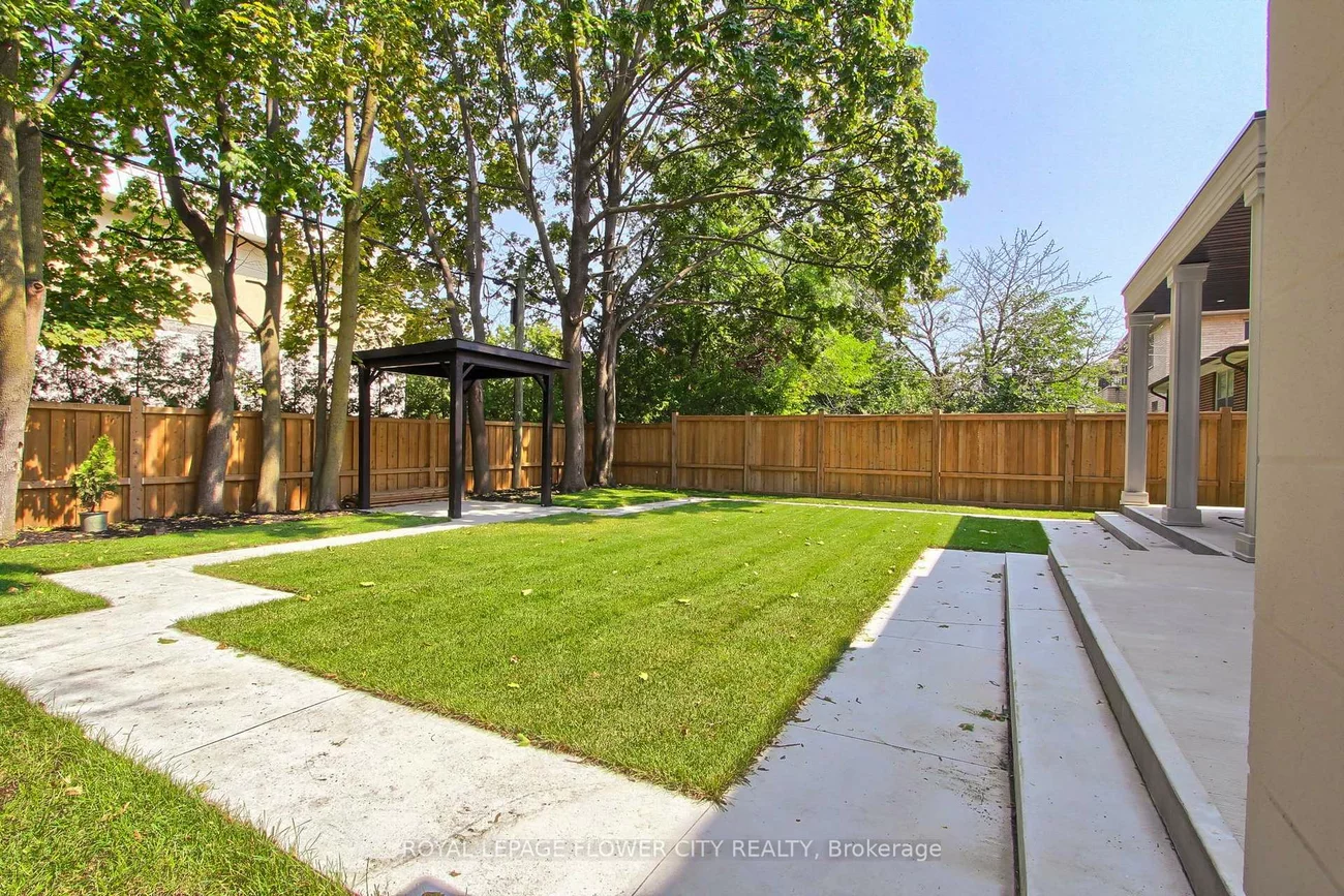 140, Hillmount, Englemount-Lawrence, Toronto