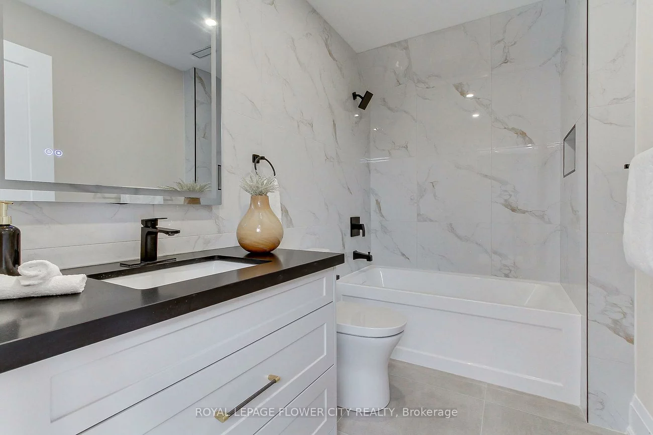 140, Hillmount, Englemount-Lawrence, Toronto
