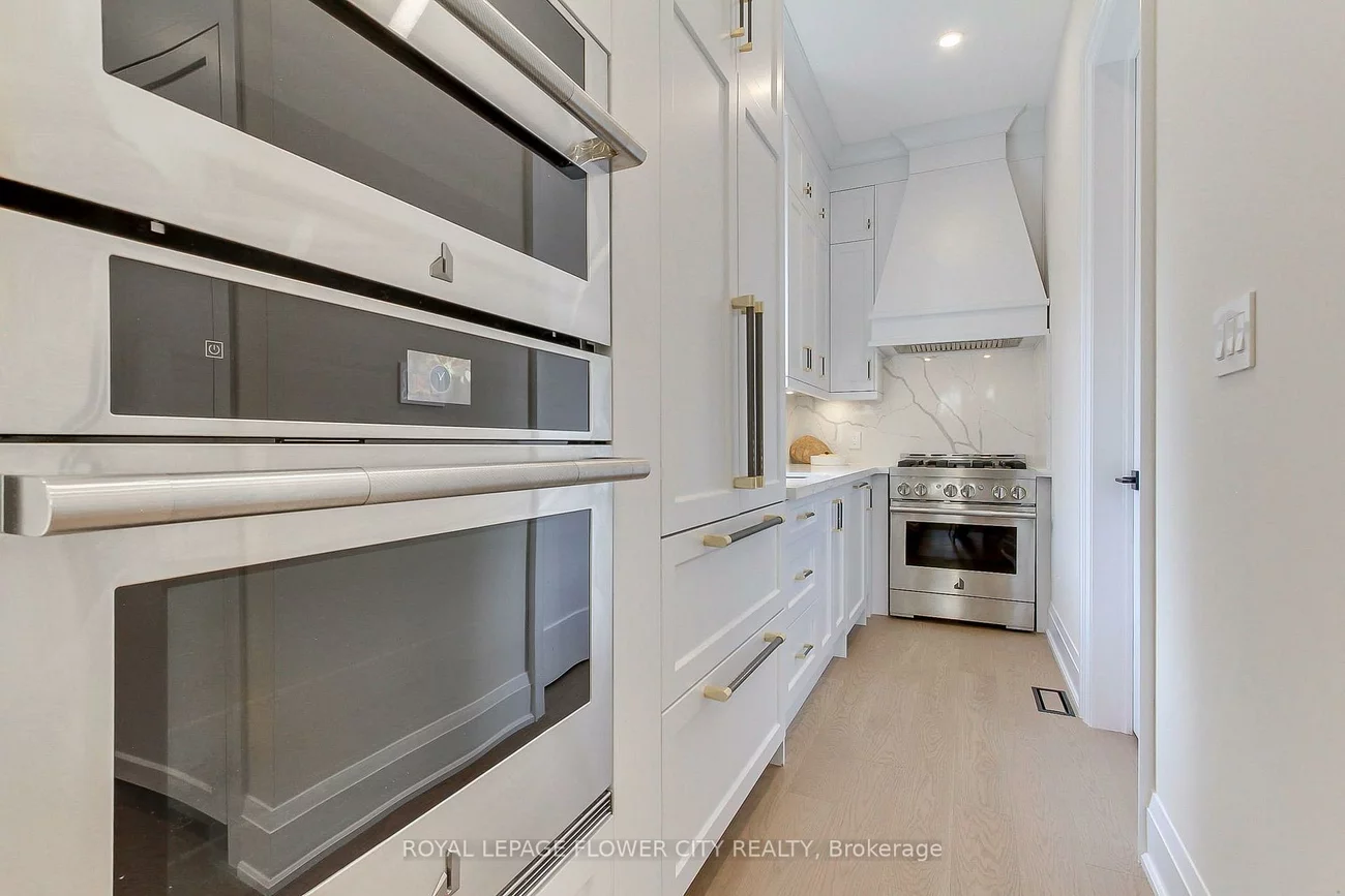 140, Hillmount, Englemount-Lawrence, Toronto