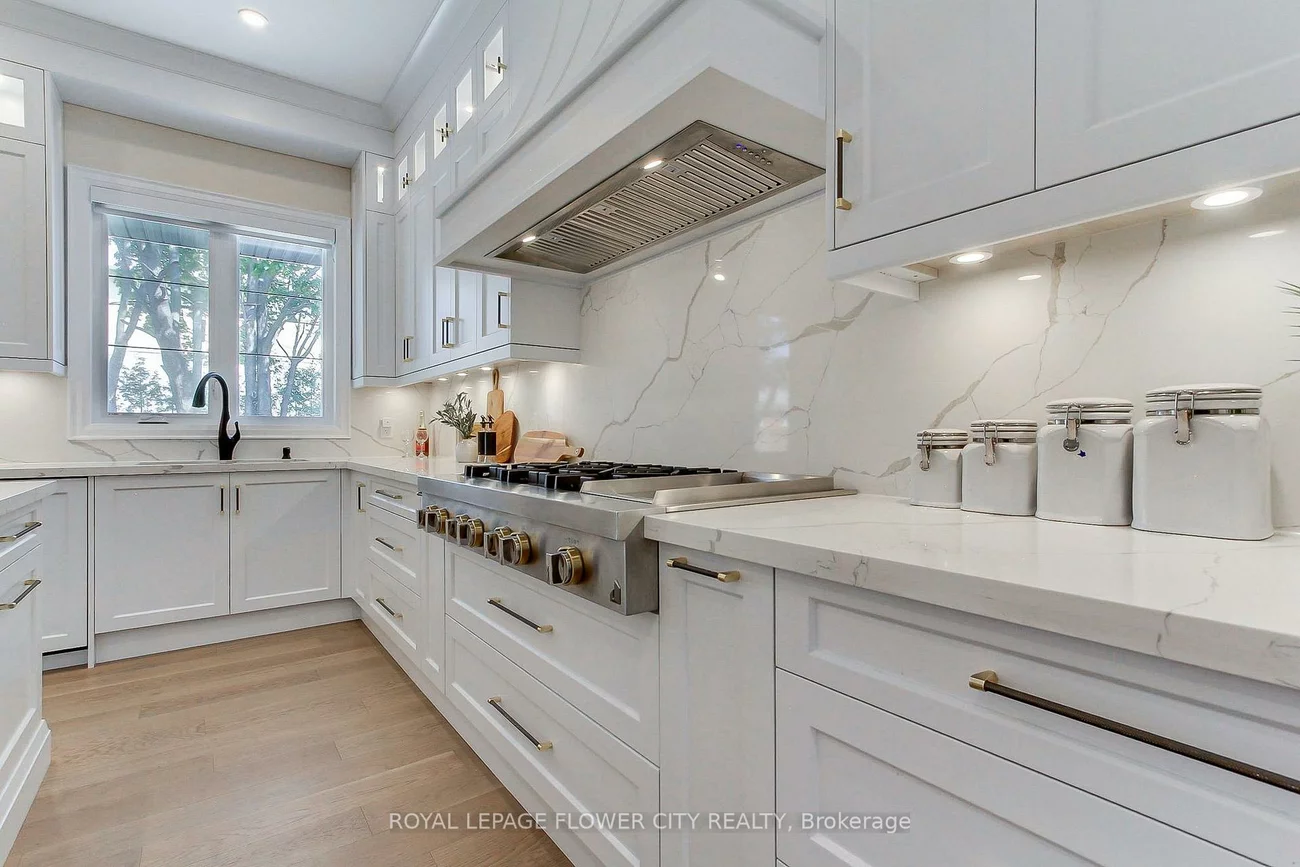 140, Hillmount, Englemount-Lawrence, Toronto