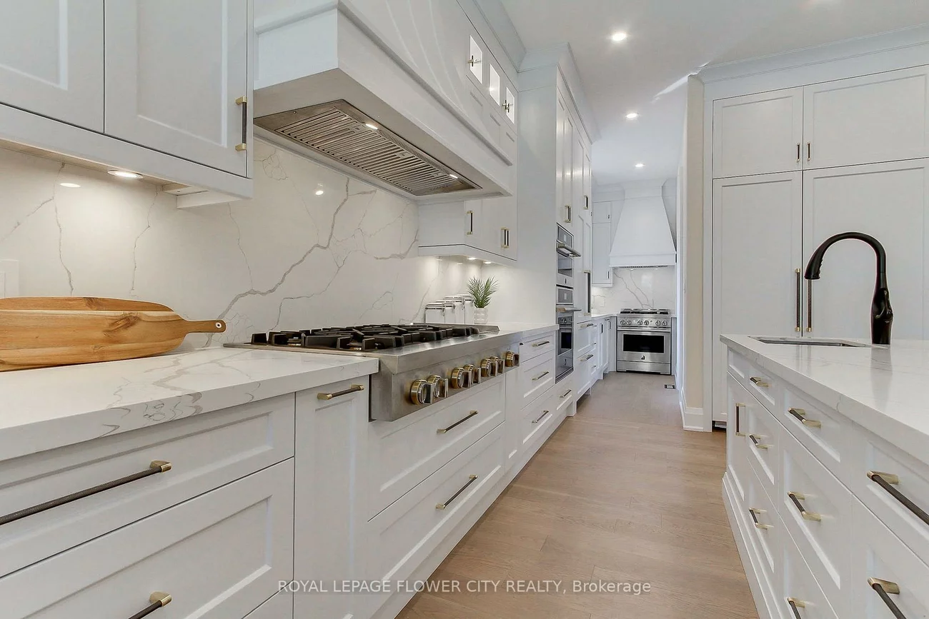 140, Hillmount, Englemount-Lawrence, Toronto