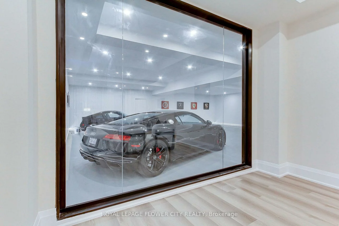 140, Hillmount, Englemount-Lawrence, Toronto