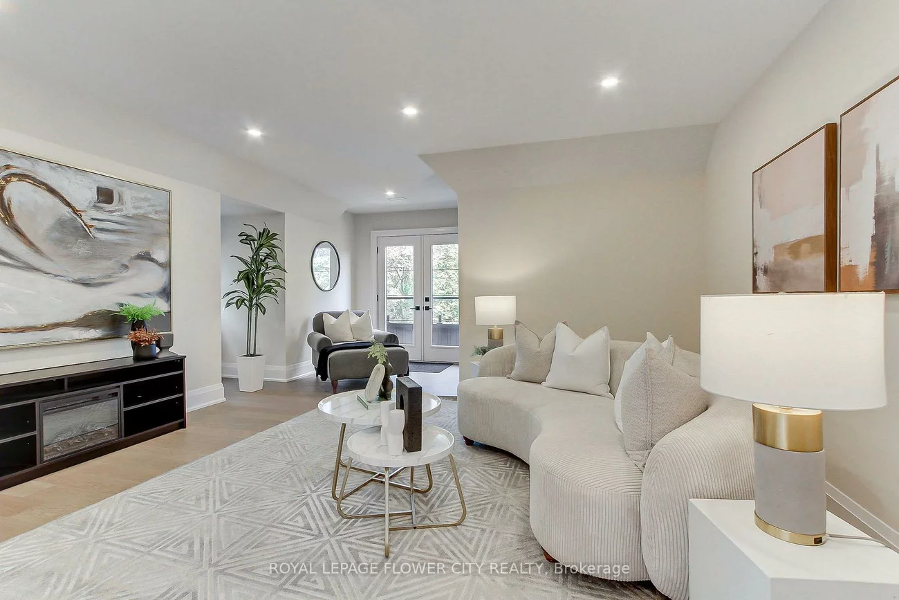 140, Hillmount, Englemount-Lawrence, Toronto