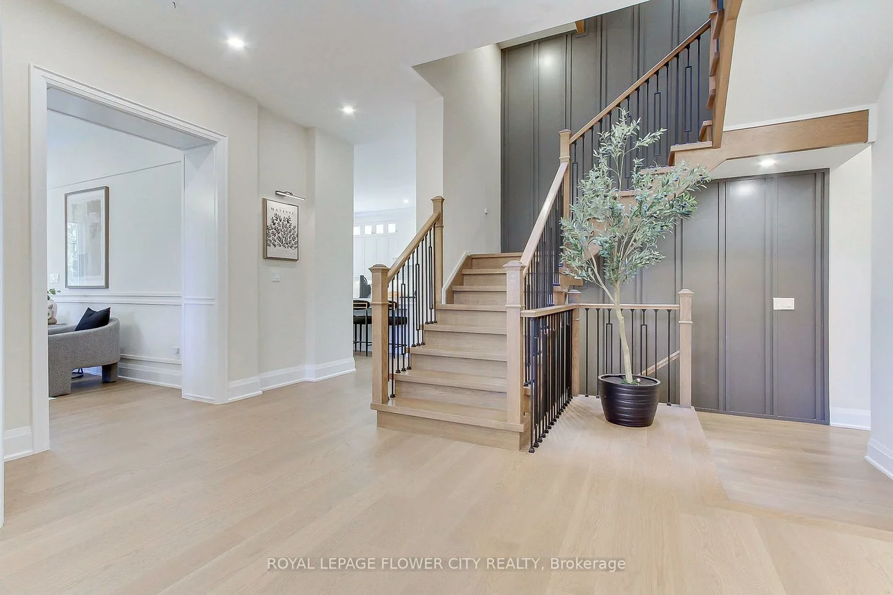 140, Hillmount, Englemount-Lawrence, Toronto