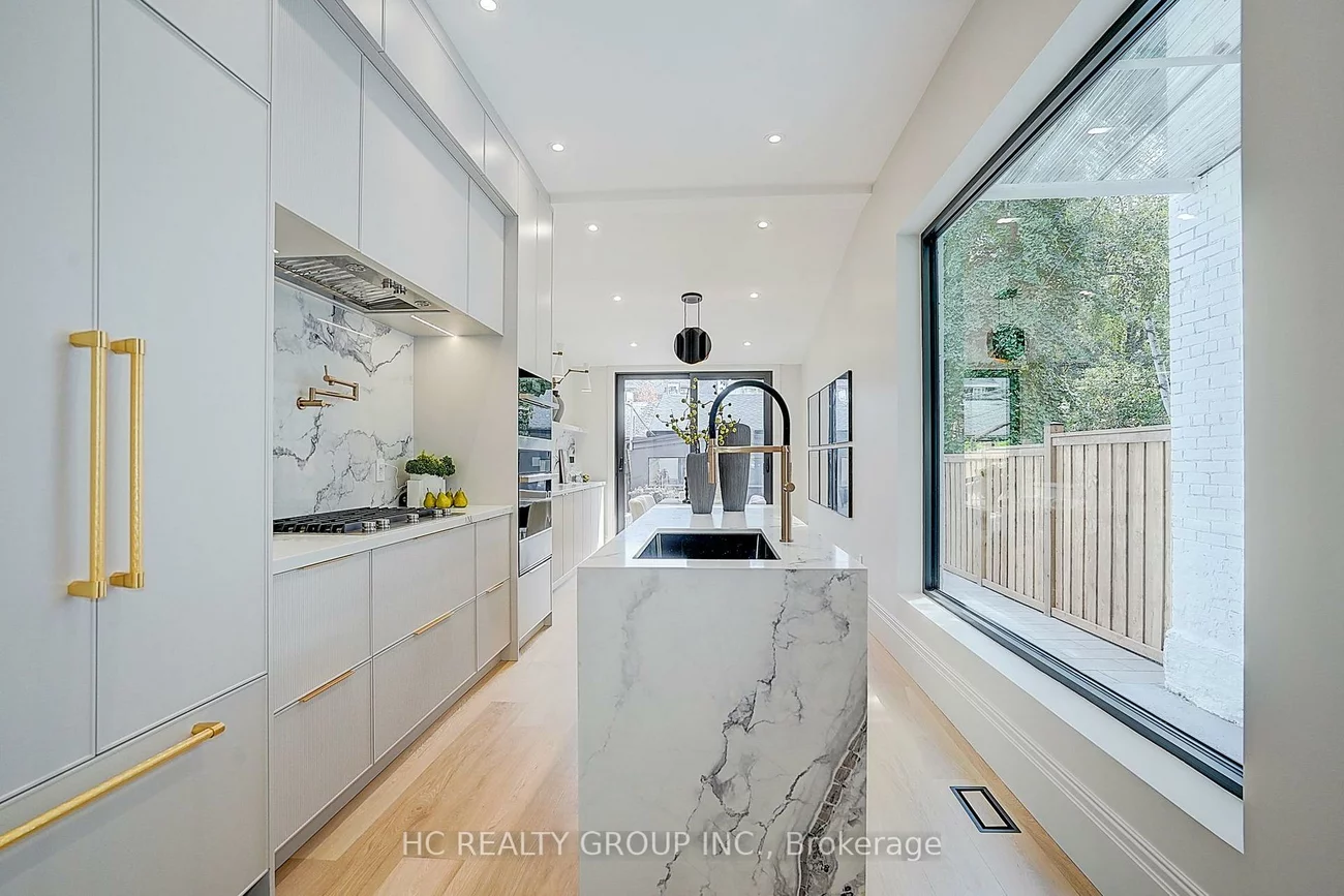 385, Manning, Palmerston-Little Italy, Toronto