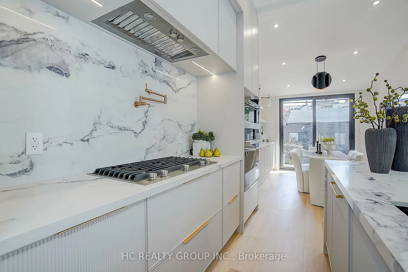 385, Manning, Palmerston-Little Italy, Toronto