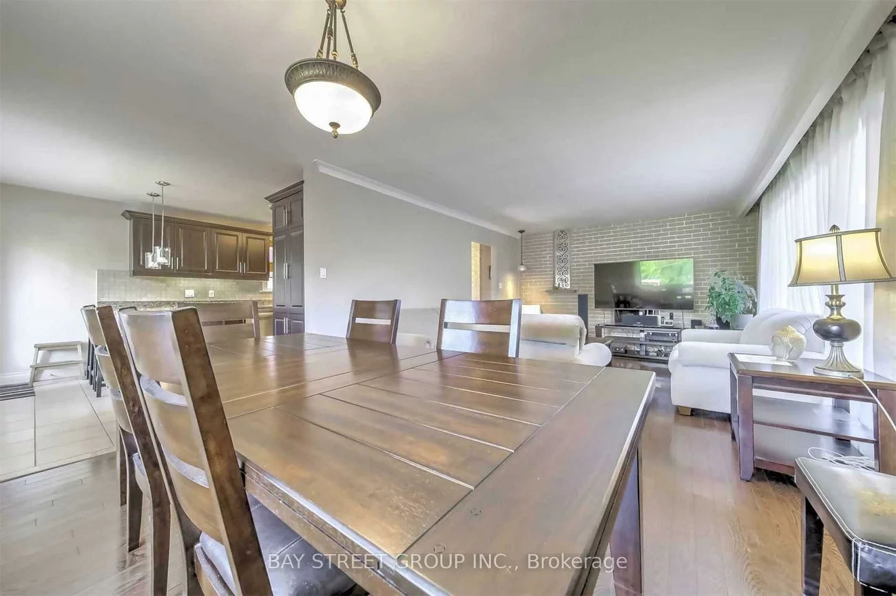 33, Heathview, Bayview Village, Toronto