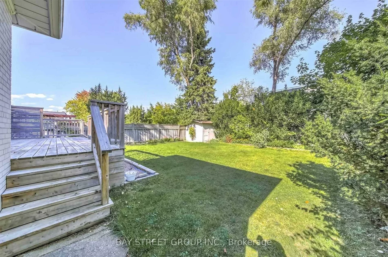 33, Heathview, Bayview Village, Toronto