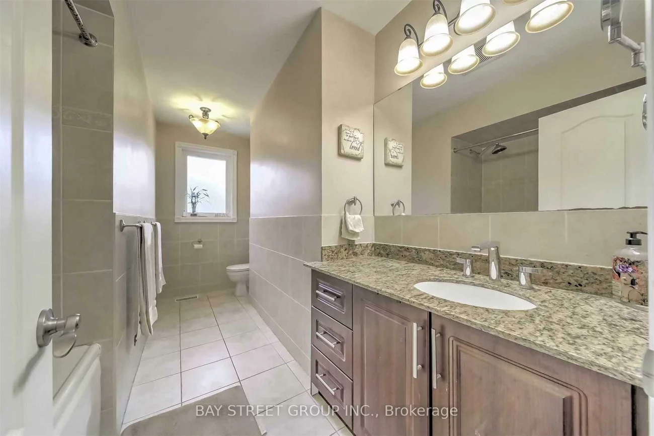 33, Heathview, Bayview Village, Toronto