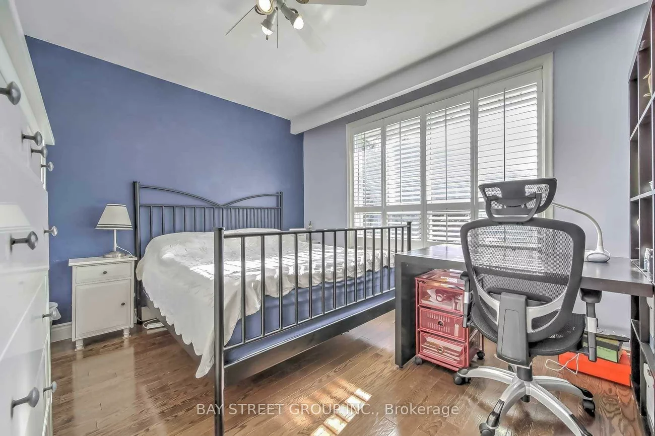 33, Heathview, Bayview Village, Toronto
