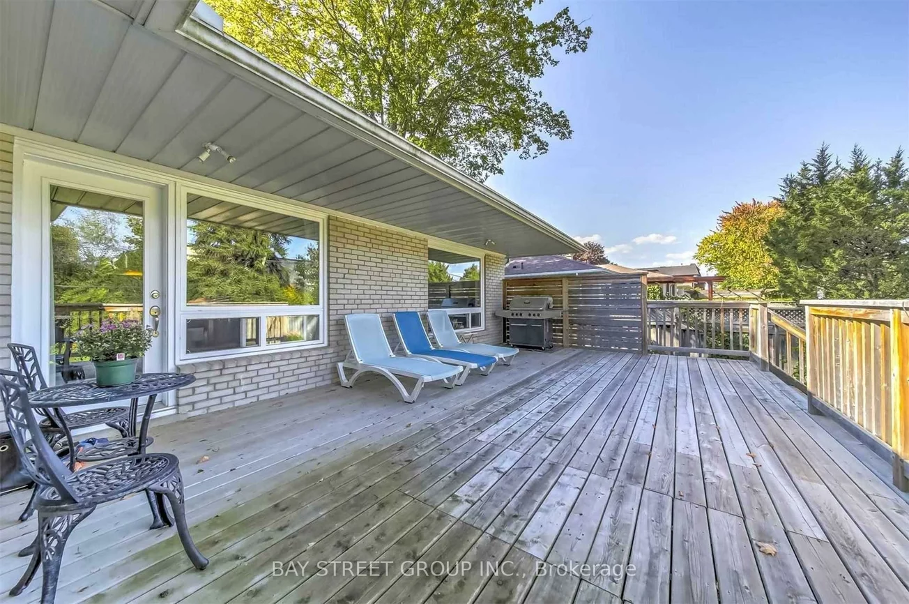 33, Heathview, Bayview Village, Toronto