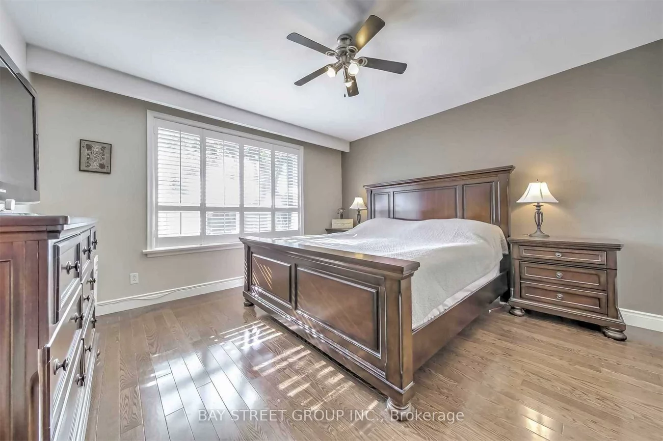 33, Heathview, Bayview Village, Toronto