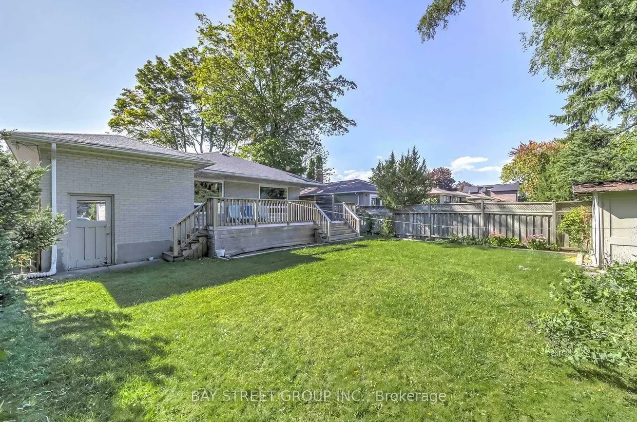 33, Heathview, Bayview Village, Toronto