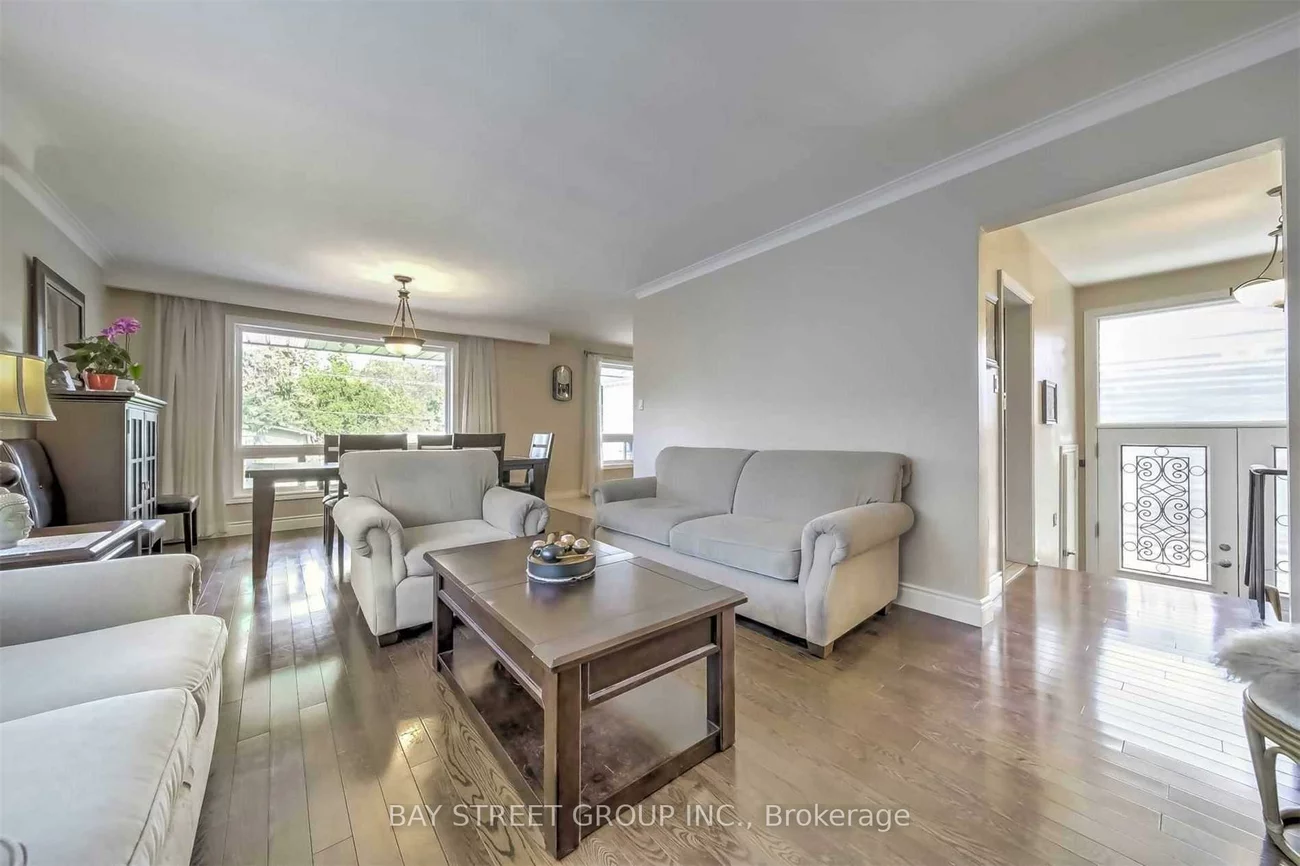 33, Heathview, Bayview Village, Toronto