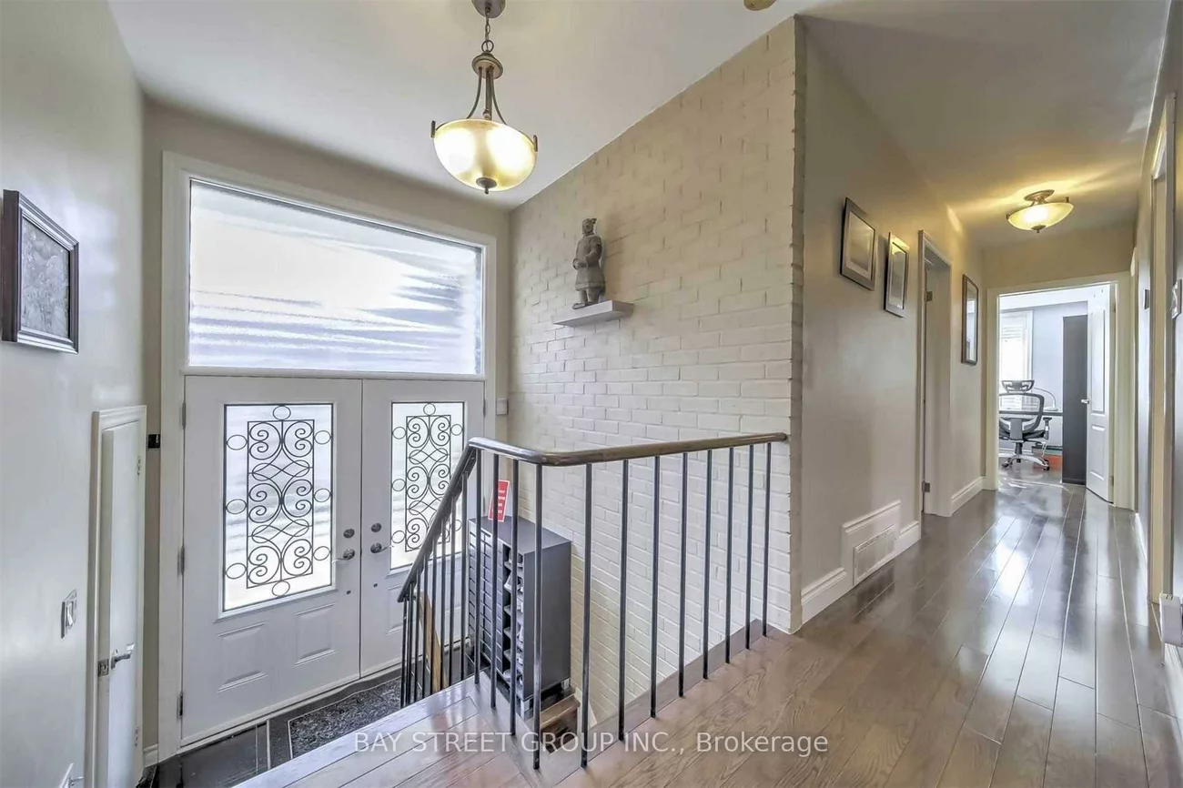 33, Heathview, Bayview Village, Toronto