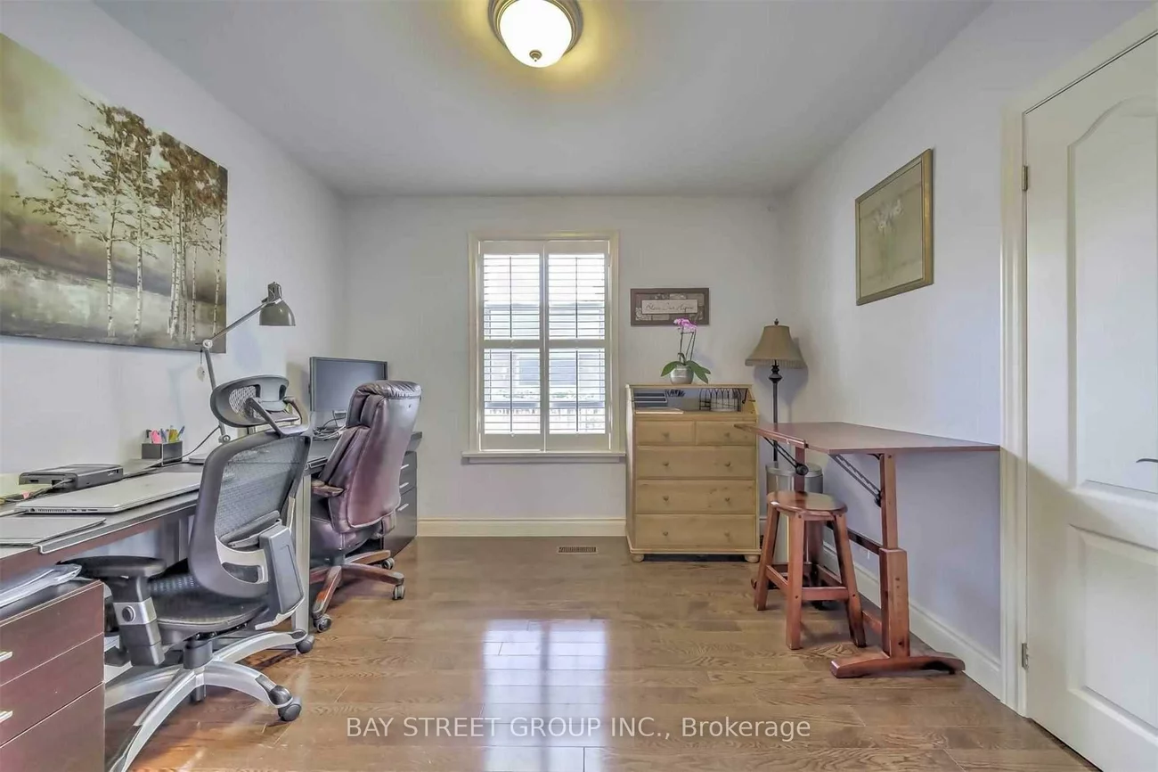 33, Heathview, Bayview Village, Toronto