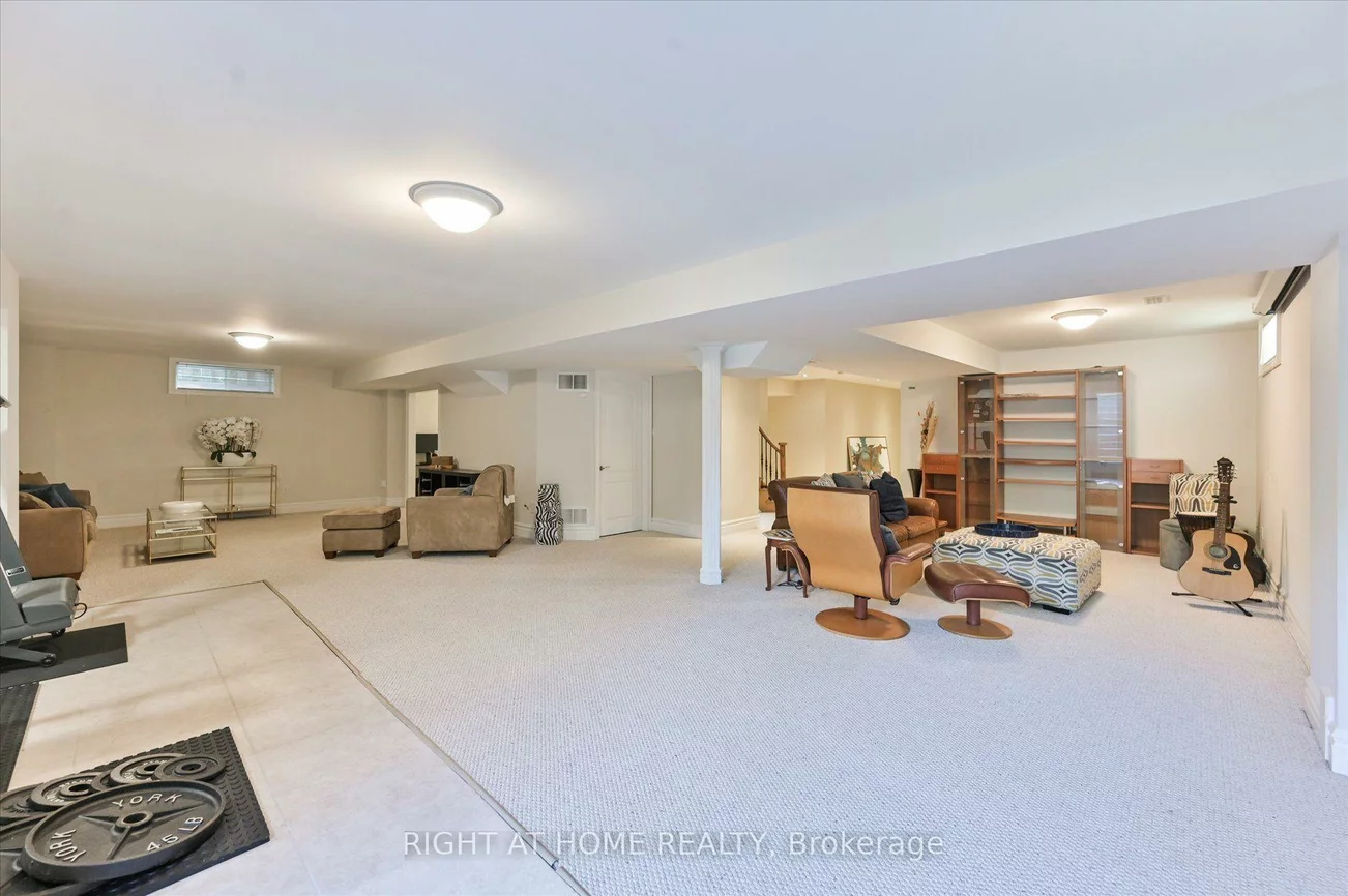 154, Charlton, Newtonbrook West, Toronto