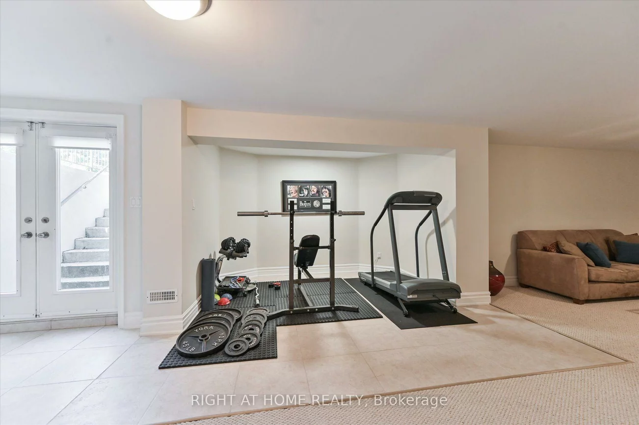 154, Charlton, Newtonbrook West, Toronto