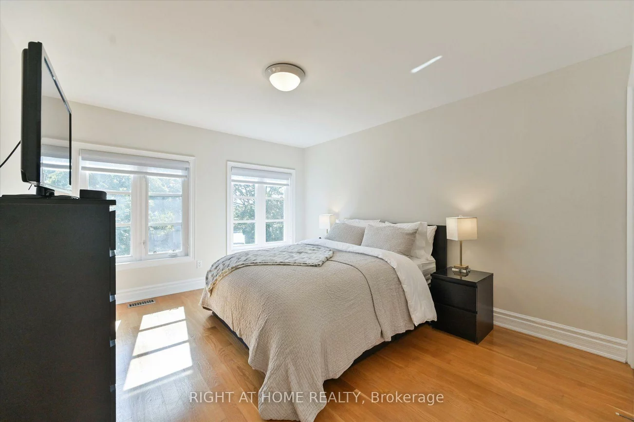 154, Charlton, Newtonbrook West, Toronto