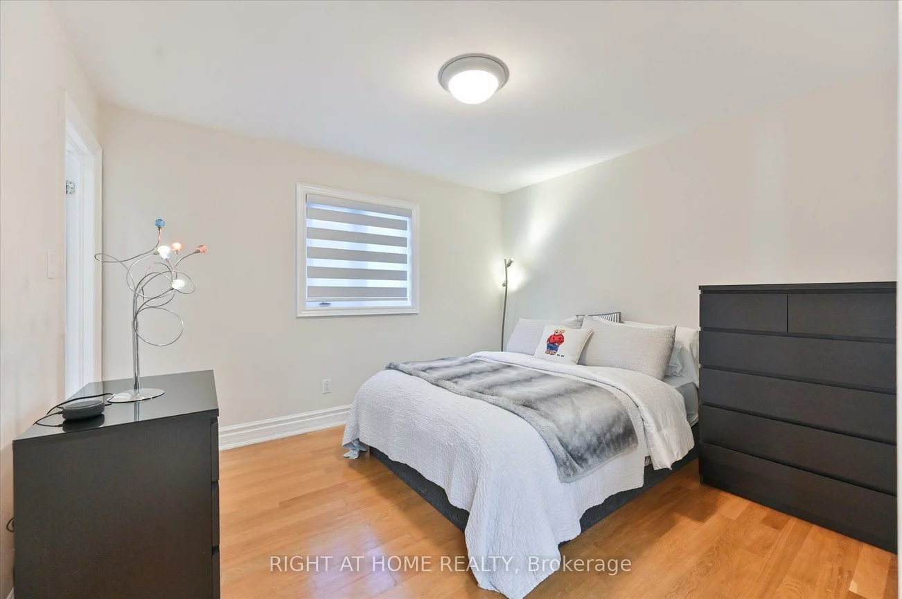 154, Charlton, Newtonbrook West, Toronto