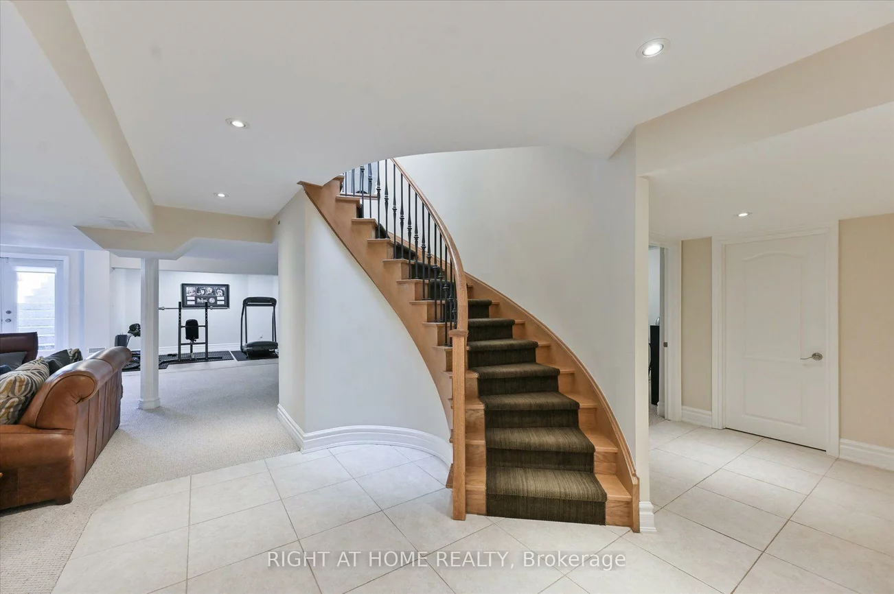 154, Charlton, Newtonbrook West, Toronto
