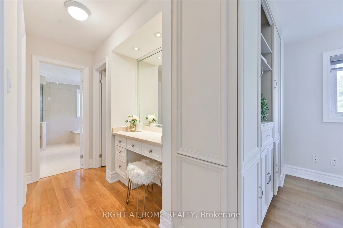154, Charlton, Newtonbrook West, Toronto