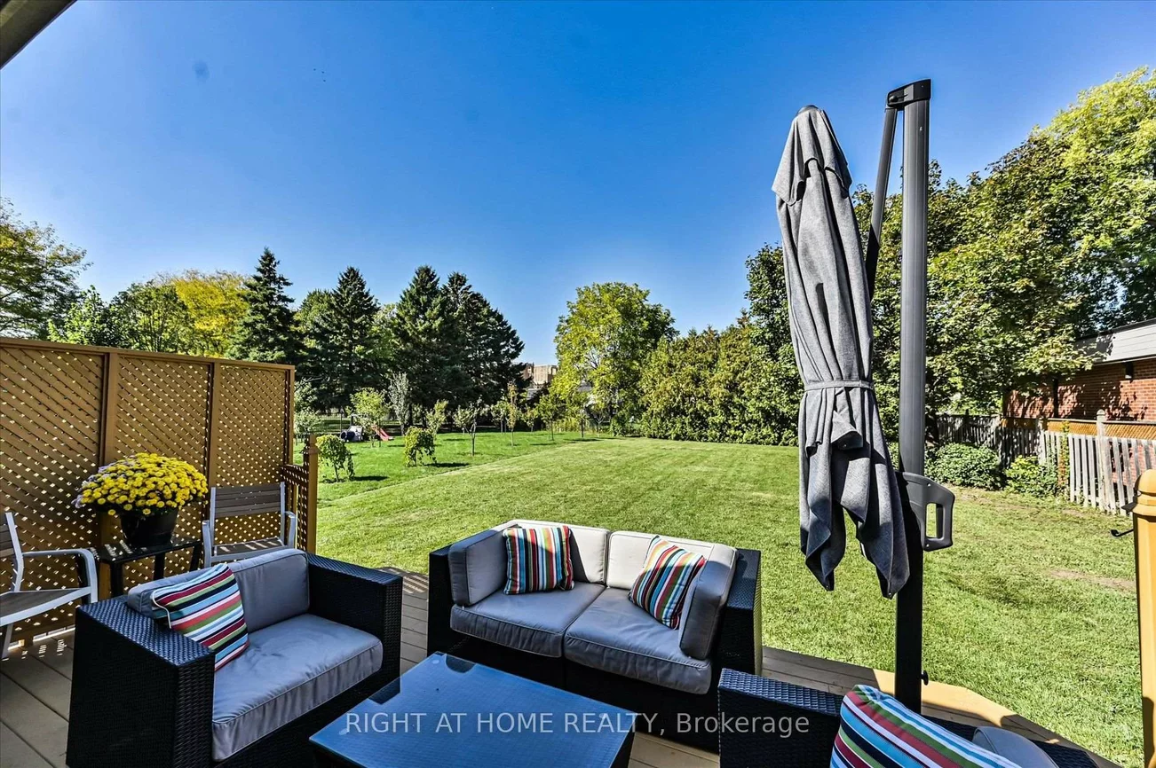 154, Charlton, Newtonbrook West, Toronto
