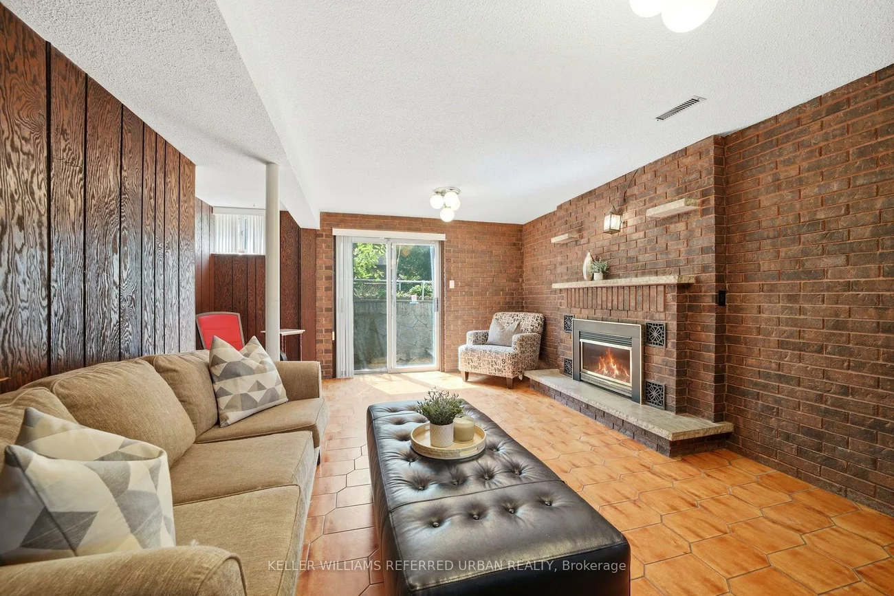 49, Santa Barbara, Willowdale West, Toronto