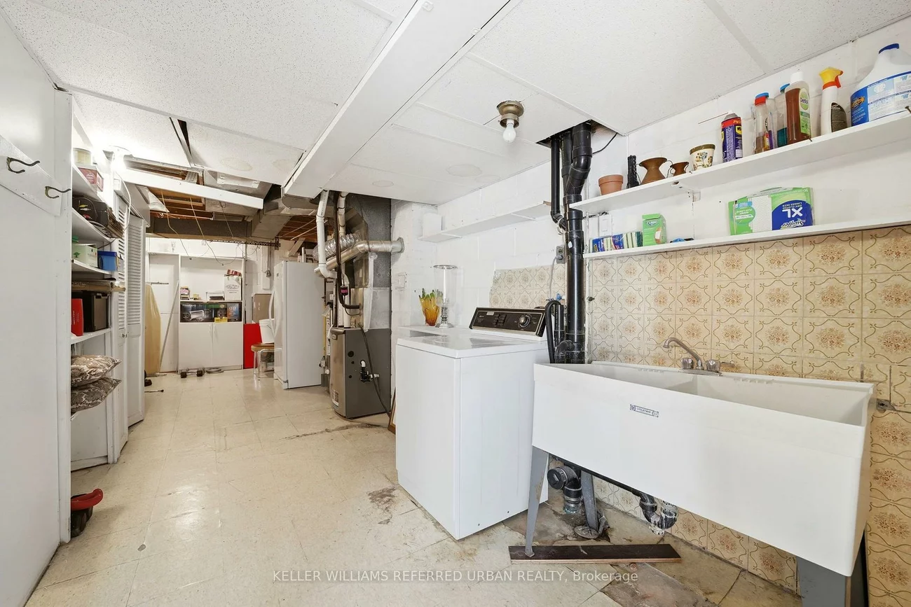 49, Santa Barbara, Willowdale West, Toronto