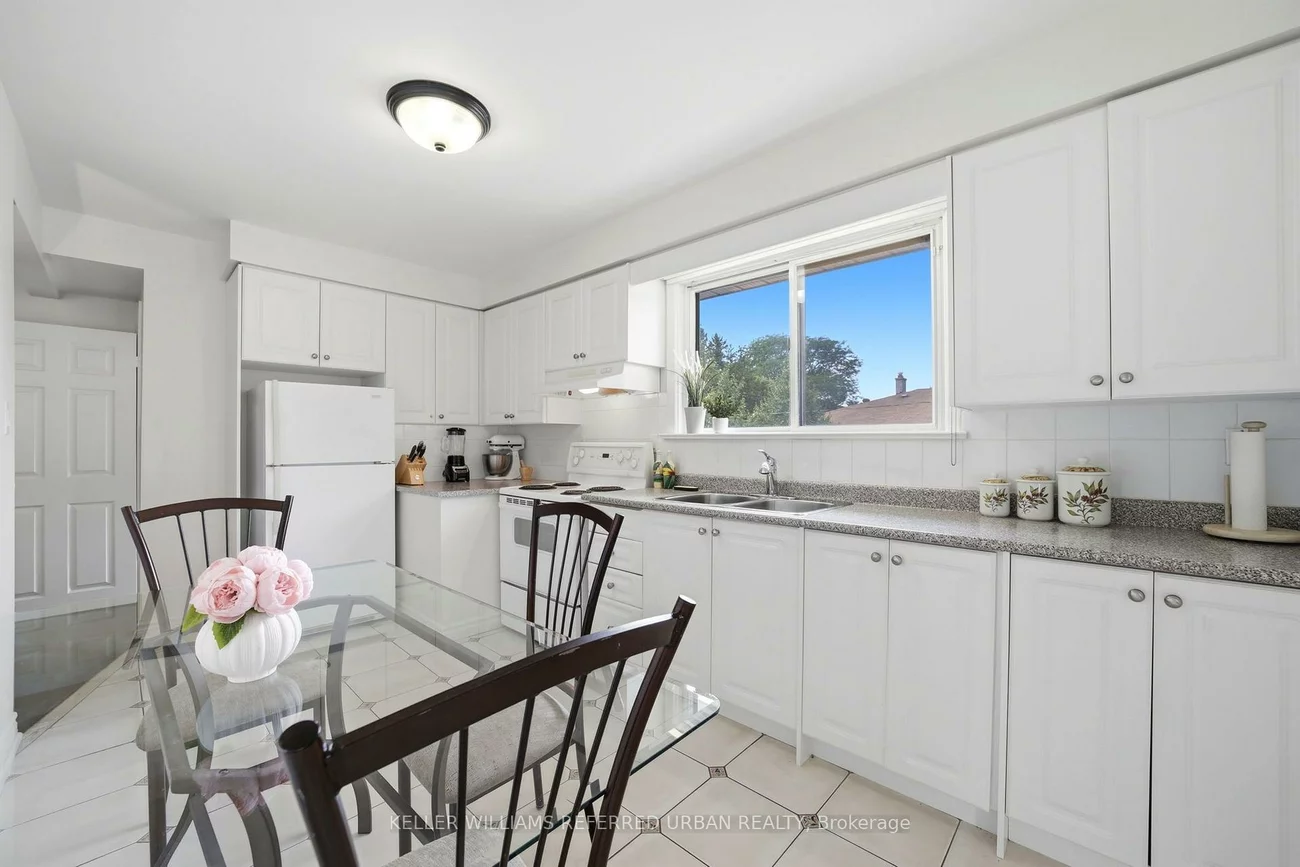 49, Santa Barbara, Willowdale West, Toronto