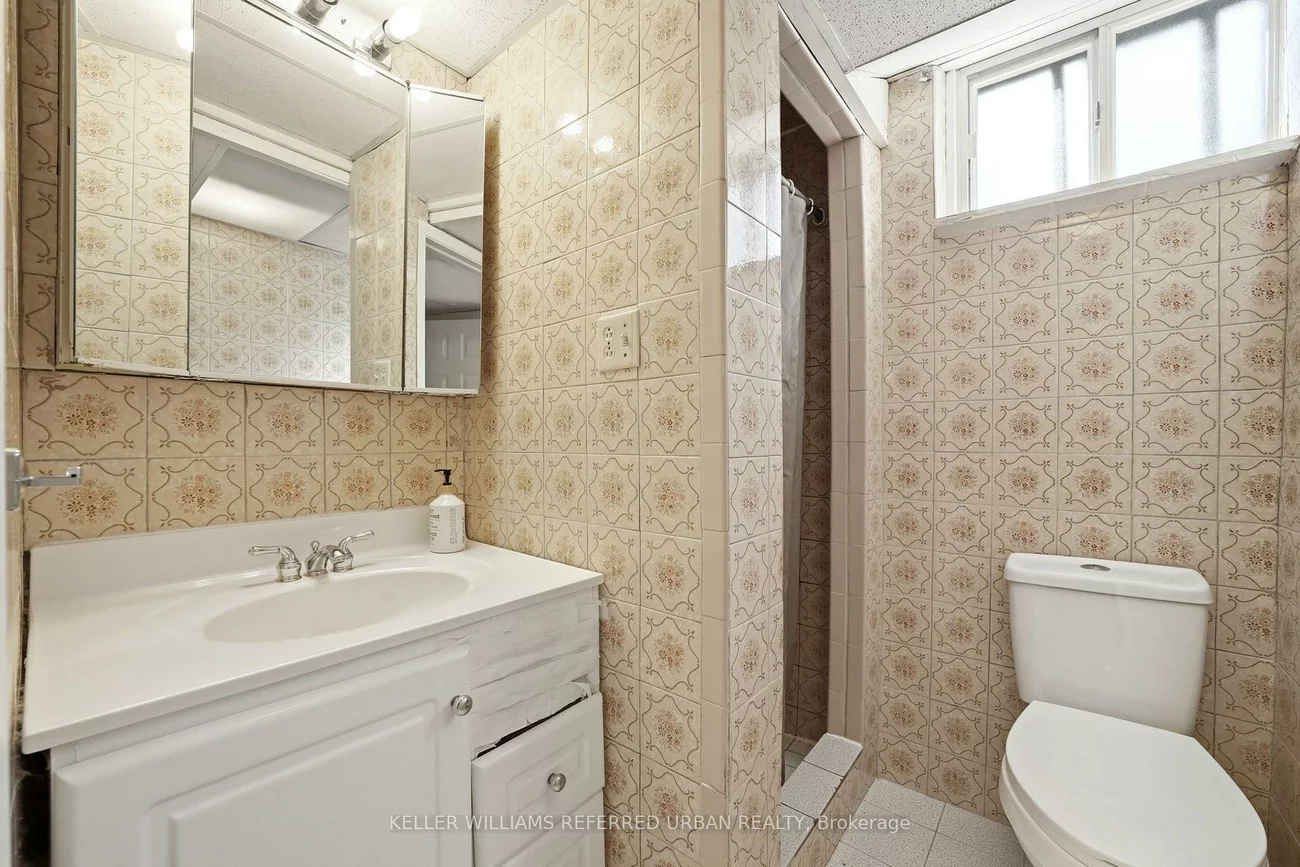 49, Santa Barbara, Willowdale West, Toronto