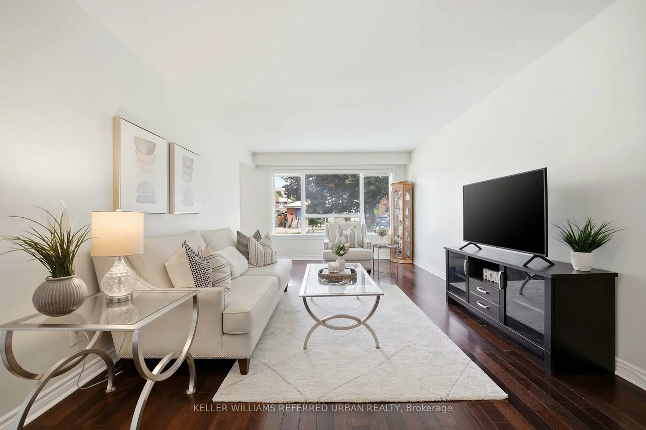 49, Santa Barbara, Willowdale West, Toronto