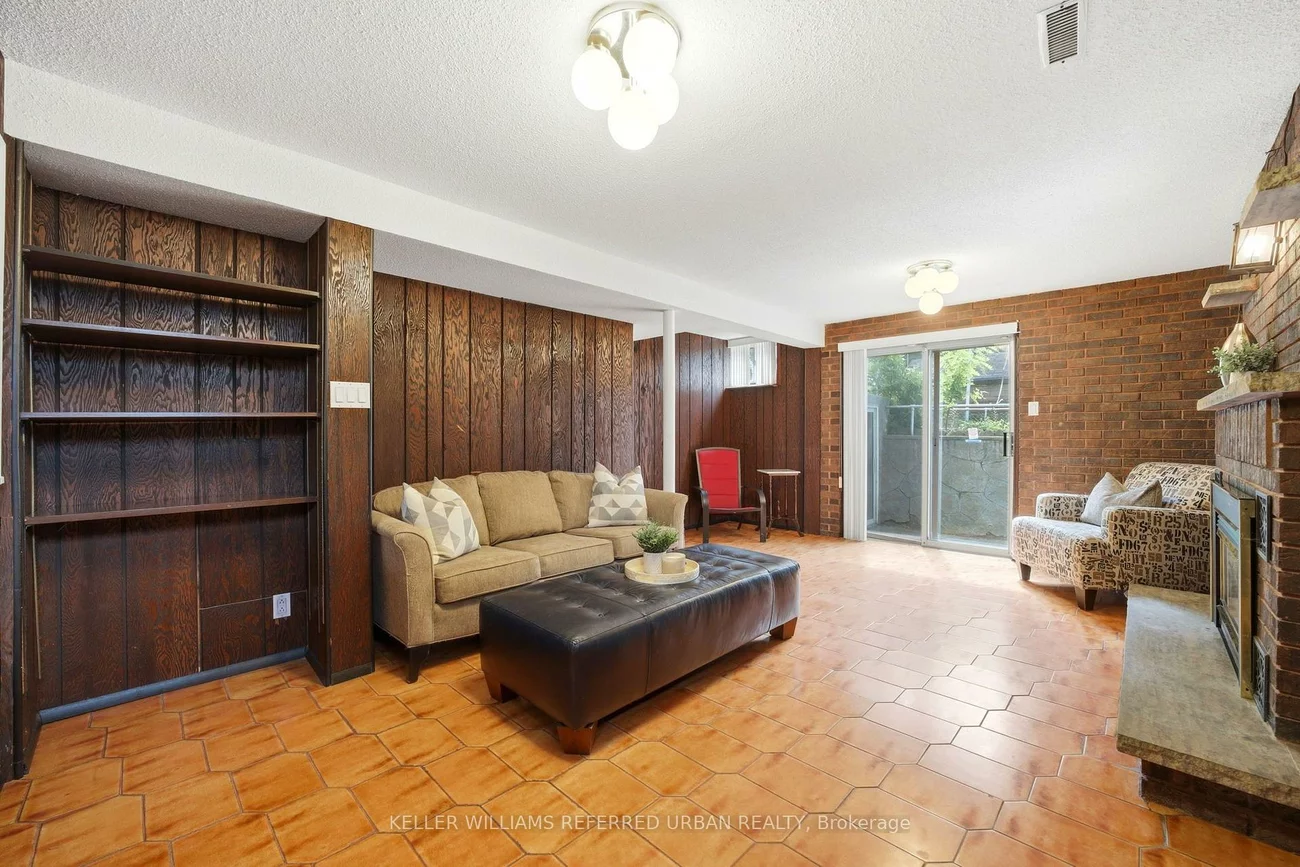 49, Santa Barbara, Willowdale West, Toronto